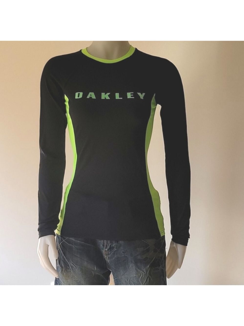 Oakley Women's Long Sleeve Rashguard Sun Shirt Size M